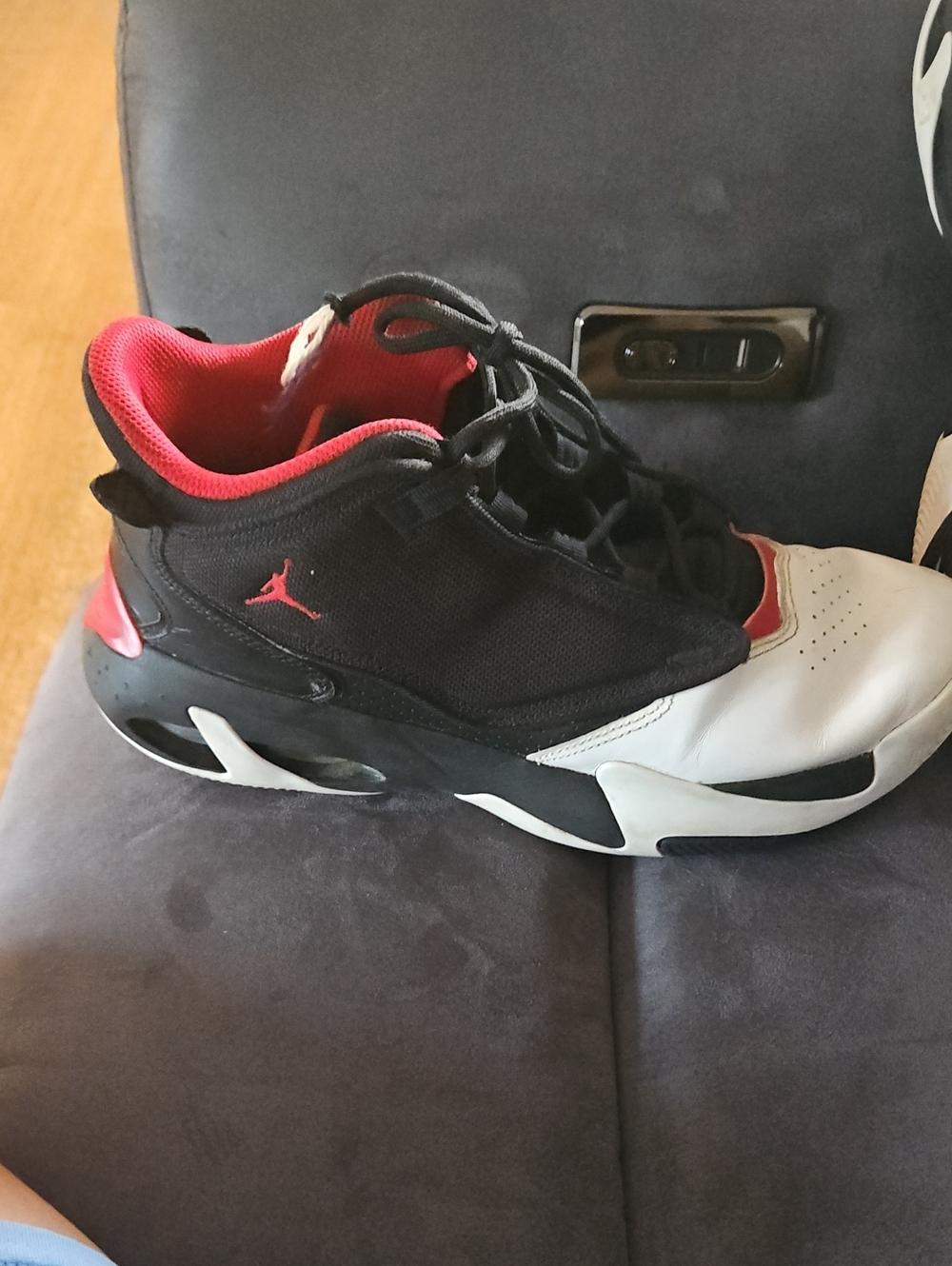 Jordan MENS Black White Red Mid-Top Basketball Sneakers